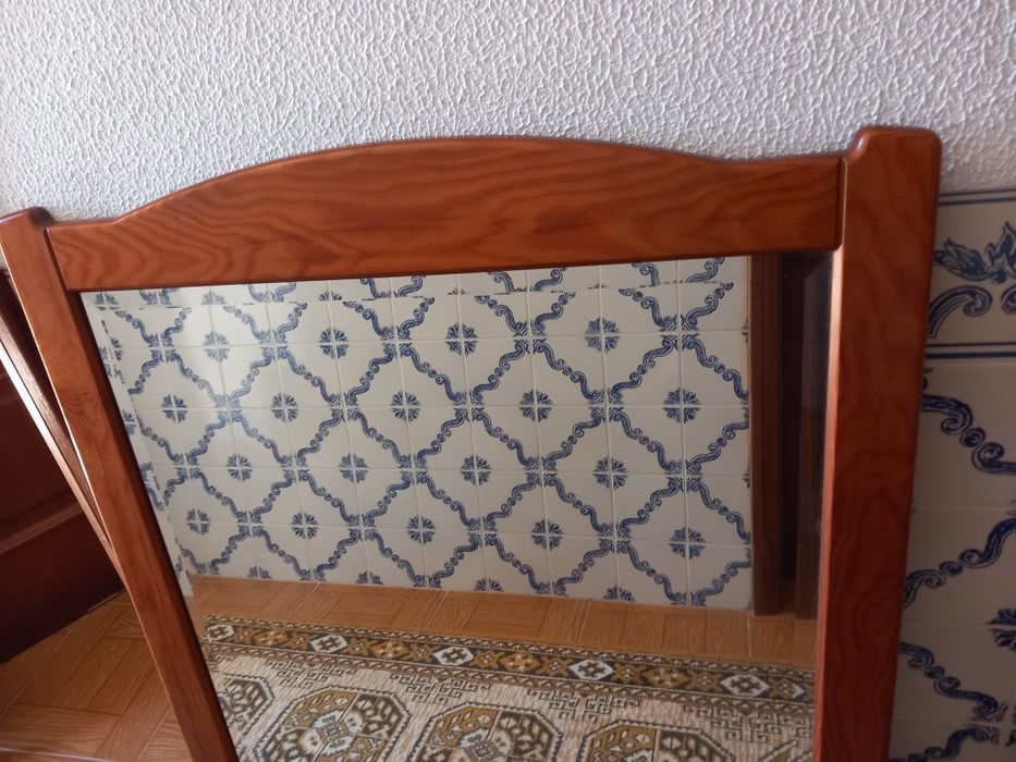 Mesa cabeceira  e espelho  em pinho