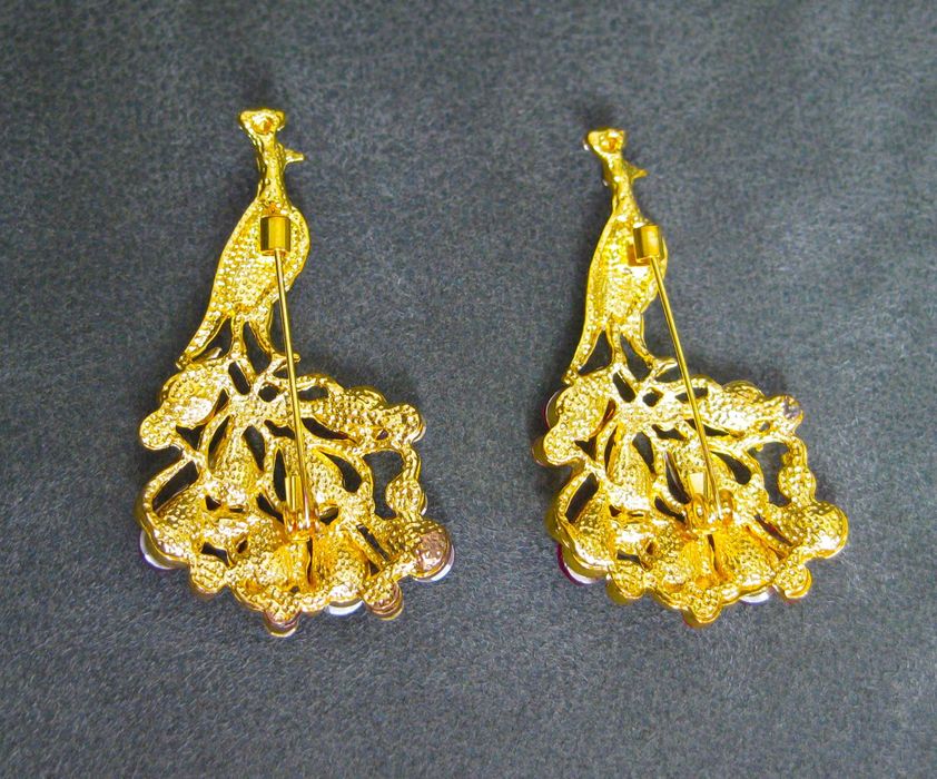 Alfinete / Broche / Pregadeira Pavão Pavão c/ Pedras Vermelhas NOVO