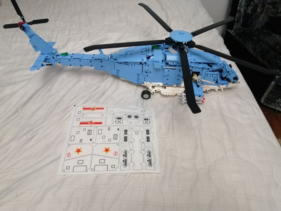 Конструктор вертоліт на 1711 деталей