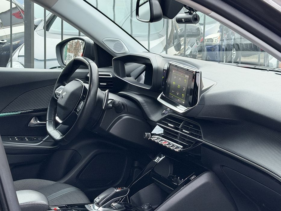 PEUGEOT 2008.               .