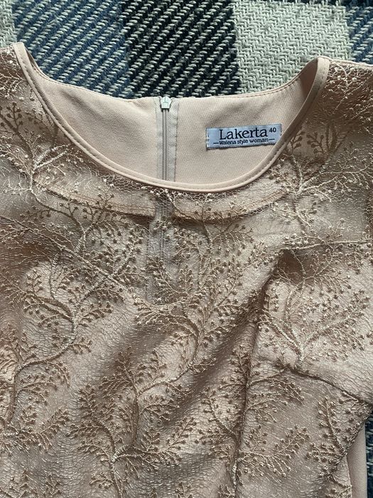 Плаття з коротким рукавом персикового кольору