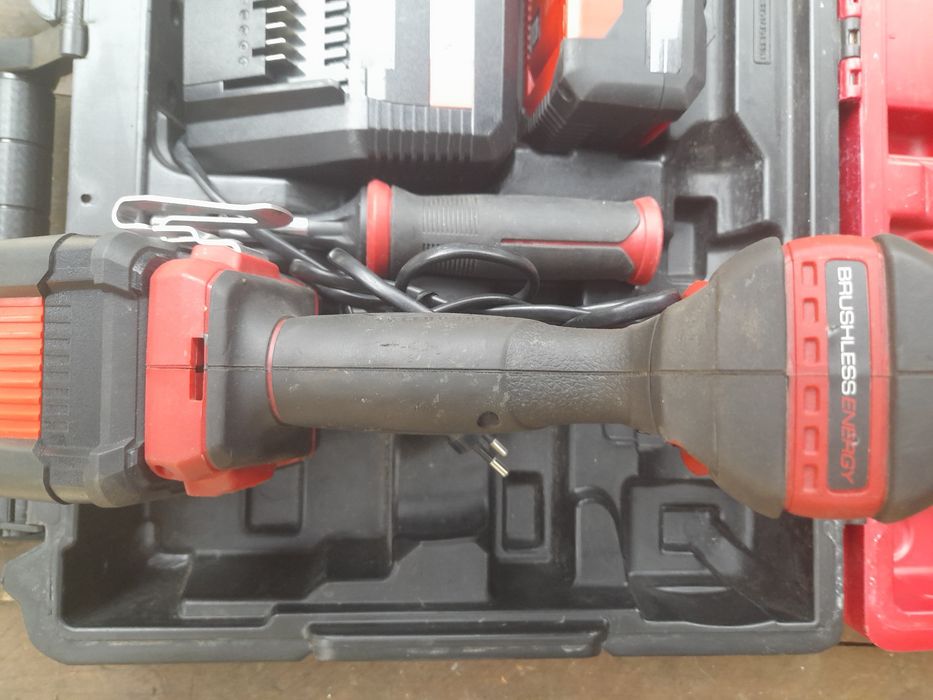 Aparafusadora EINHELL BRUSHLESS,  com caxa duas baterias e carregador