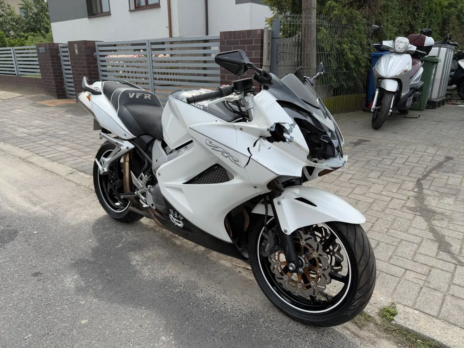 Honda VFR Honda VFR 800   FI*Obszywany fotel*Zadbany*