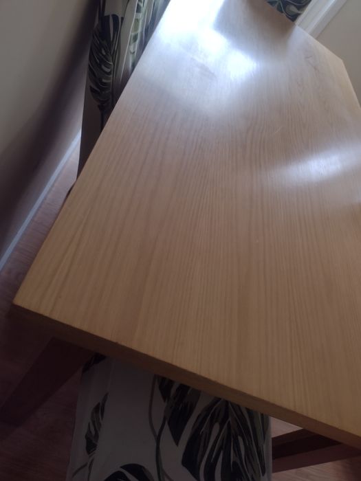 Mesa em madeira e  6 cadeiras para sala de jantar