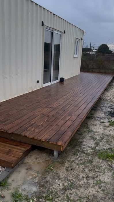 Fazemos Pergolas e Decks em madeira ou estrutura metalicas.