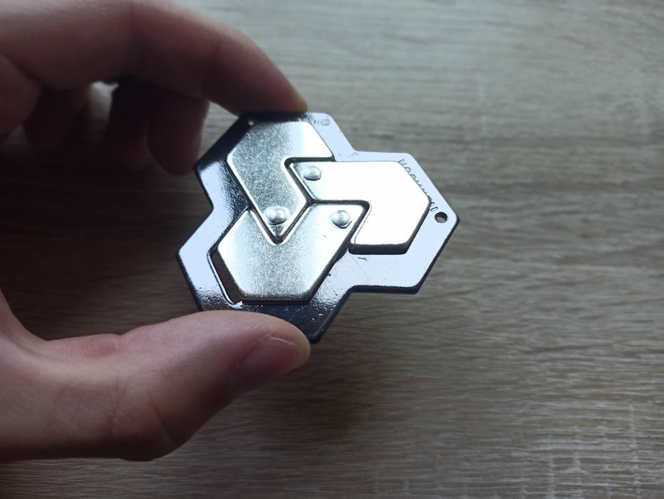 3 puzzle Hanayama