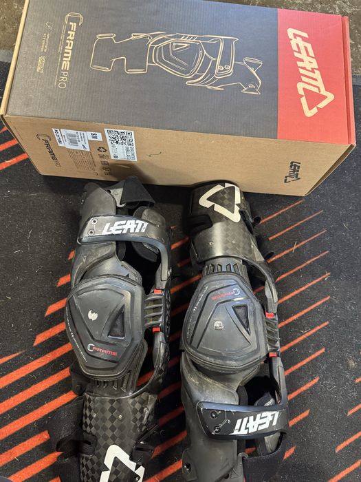 Ortezy kolana leatt c frame pro carbon S/M