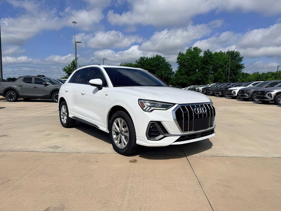 Audi Q3      2022