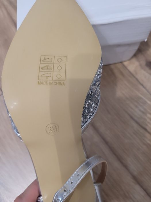 Szpilki srebrne cekiny 38