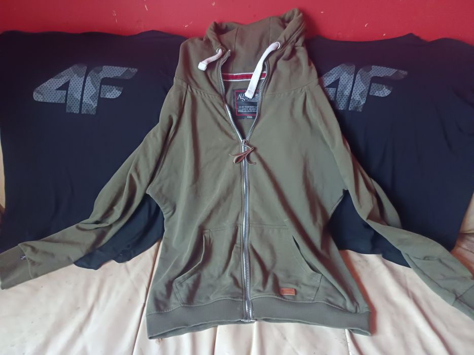 Duża paka dużych ubrań, koszulki, bluzy, jeansy, kurtki. Okazja