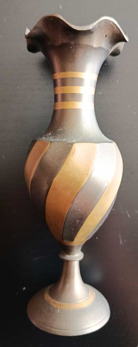 Jarra decorativa em metal