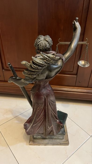 Estátua themis / justiça em bronze e mármore