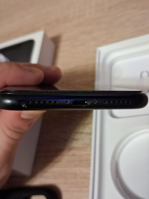 Продам Iphone XR 128