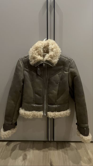 Куртка  на хутрі Bershka