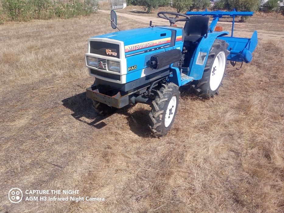 Tractor Mitsubishi 4x4 com fresa