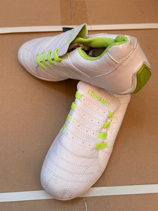 Дитячі кросівки з еко шкіри