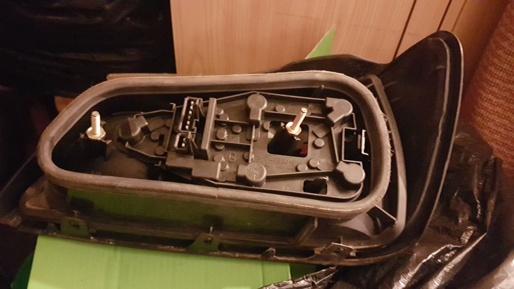 Farolins traseiros, direito e esquerdo, Peugeot 306 xtdt do ano 1996.