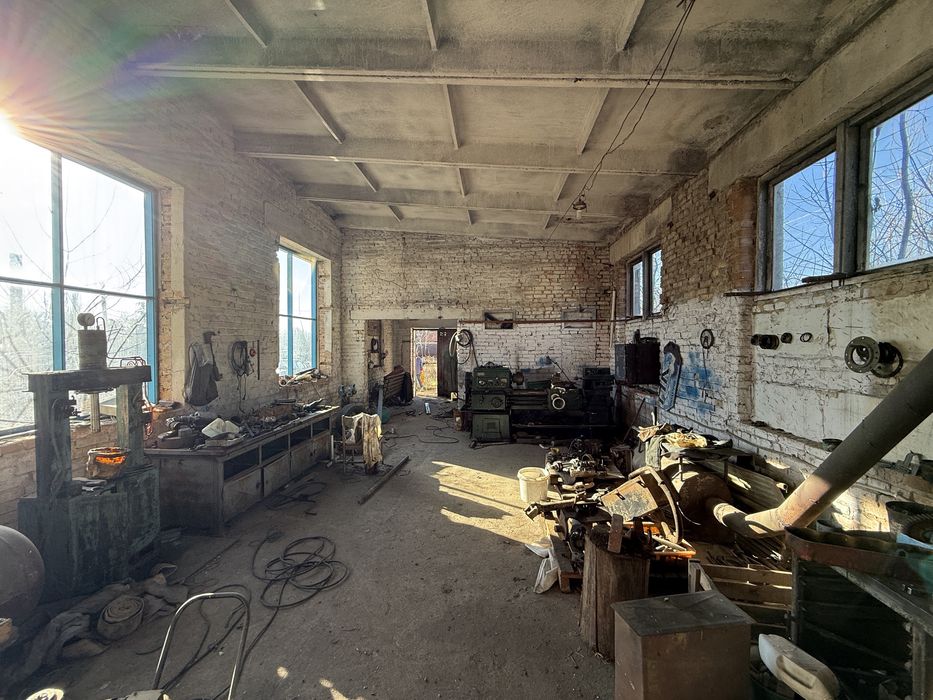 Продам виробниче приміщення! 657кв.м + 310кв.м. Ділянка 0.91га. 60кВт