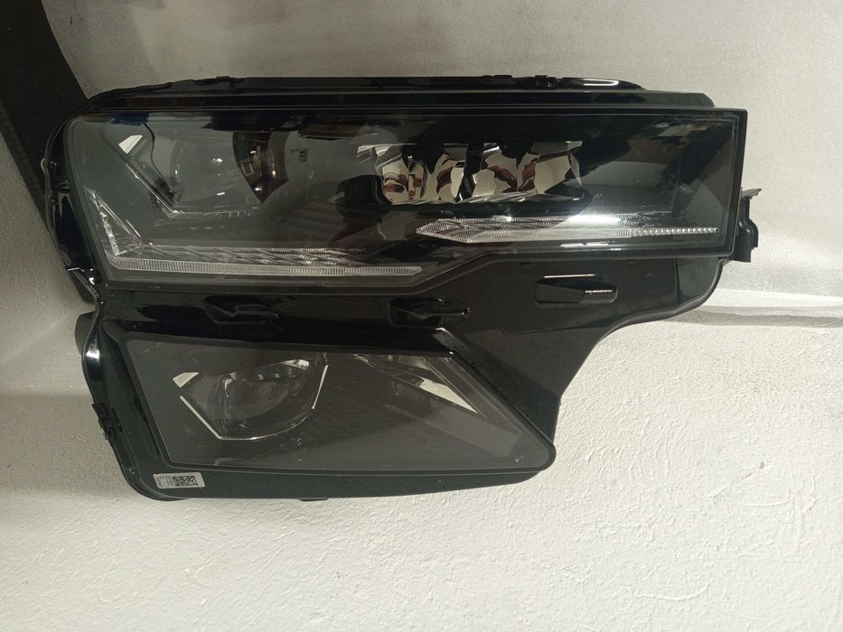 Lampa prawa Przód Przednia SKODA KAROQ Full LED 57B.941.036B