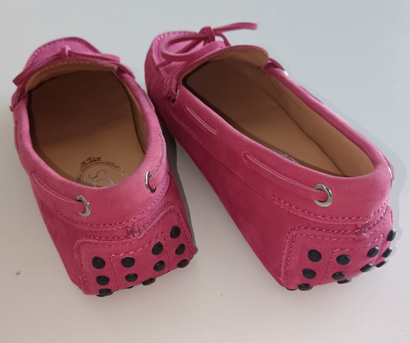 Różowe skórzane mokasyny