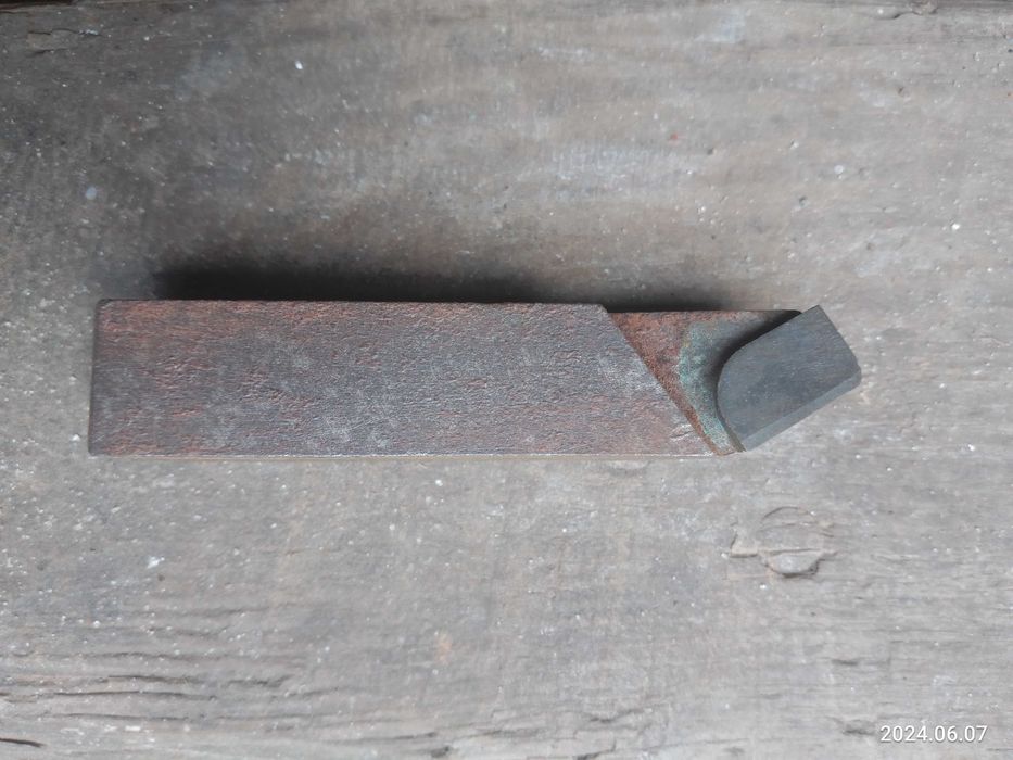 резец токарный..