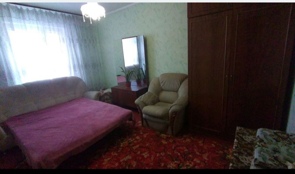 Без%  кімната від господаря на Троєщенв від Олександри Екстер 8-А