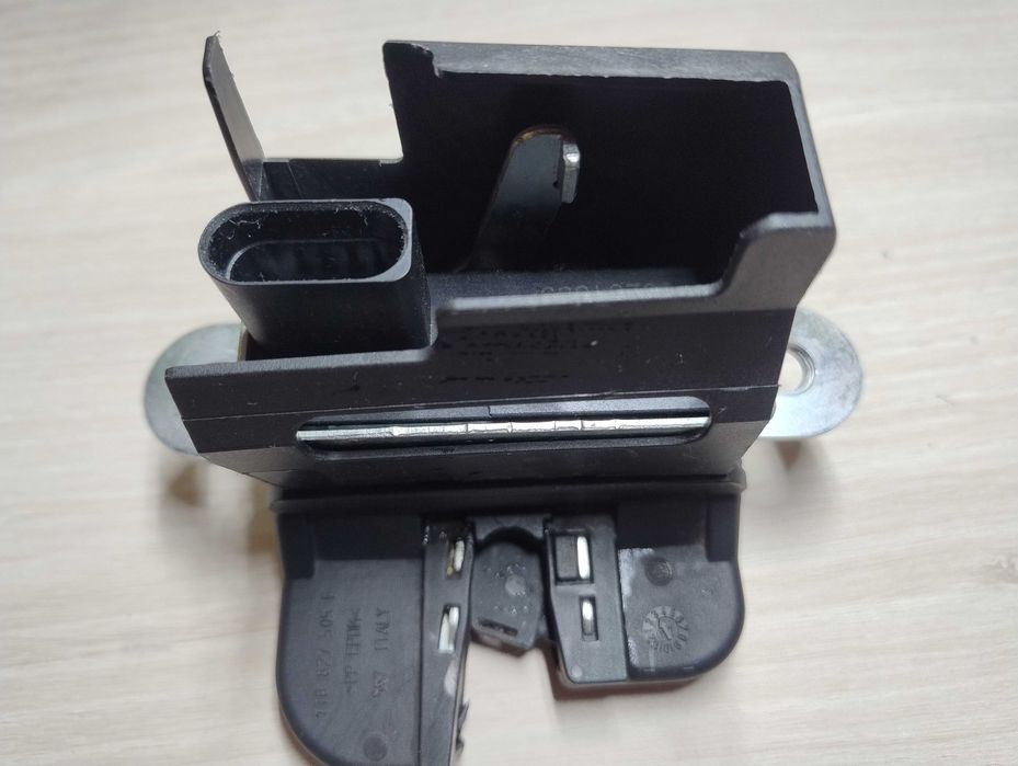 Замок кришки багажника, ляди Seat, VW Passat, Golf,Touran, 1TO827505F