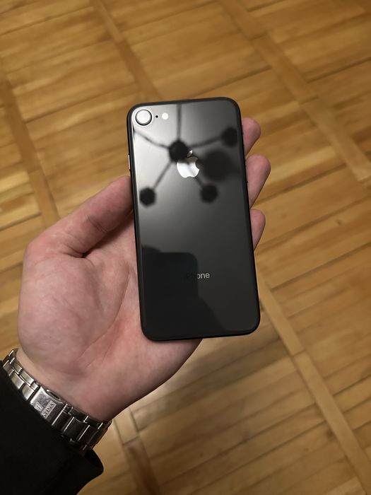 Продам iPhone 8 64gb Black