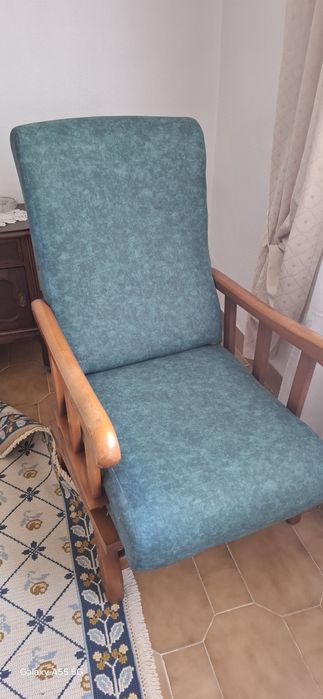 Cadeirão em madeira cerejeira..