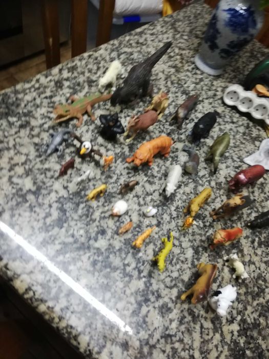 Brinquedos e bonecos para colecionadores ou criança