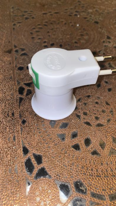 Adapter z gwintem E27 na żarówkę z włącznikiem On/Off.
