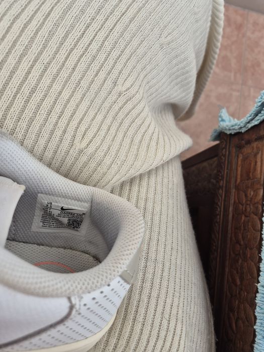 Sapatilhas Nike brancas, tamanho 40.