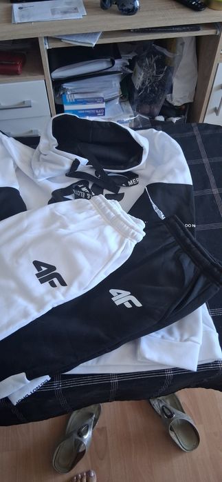 Komplet sportowy, bluza i 2 x spodnie  z  czarnymi lub bialymi wstawkami    "xxxl"