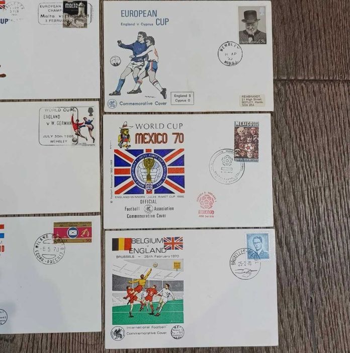 Onze capas comemorativas de jogos de futebol da Taça dos Campeões Europeus, da Taça das Nações Africanas e do Campeonato do Mundo.