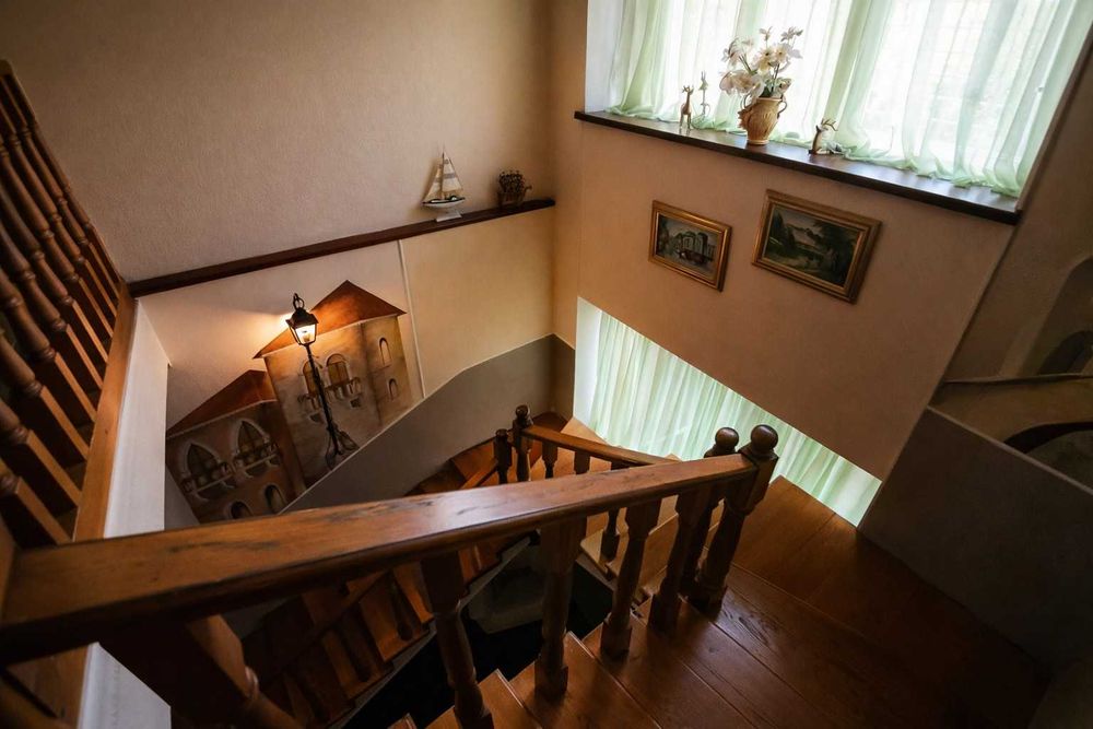 Дом 400 кв., 5  спален, сауна,бассейн,бильярд,генератор.До 30 человек.