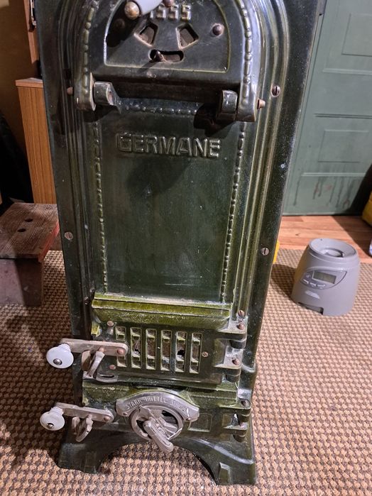 Piękny  Piec żeliwny przedwojenny GERMANE
