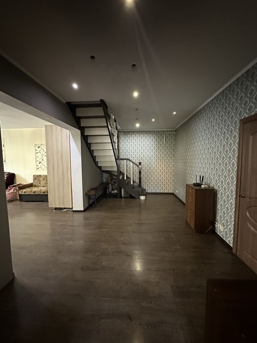 **Частина Будинку в Центр. Районі 157 кв.м. З Ремонтом!