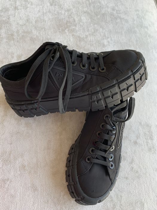 Czarne buty na grubej podeszwie 37