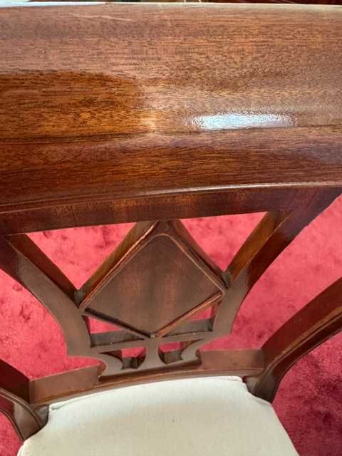 8 elegantes cadeiras de sala de jantar em cerejeira