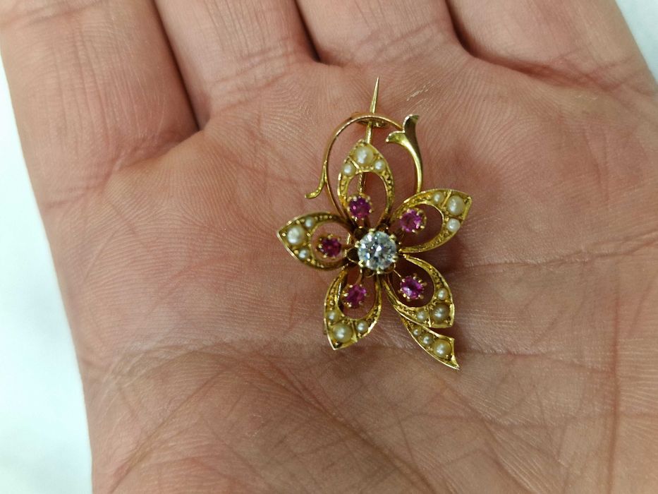 Złota broszka damska/ 585/ 3.99 gram/ 0.25 CT/ 5x Rubin/ perły/ wycena