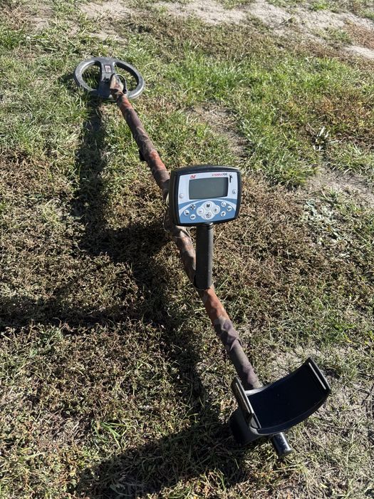 Продам металошукач Minelab X-TERRA 705