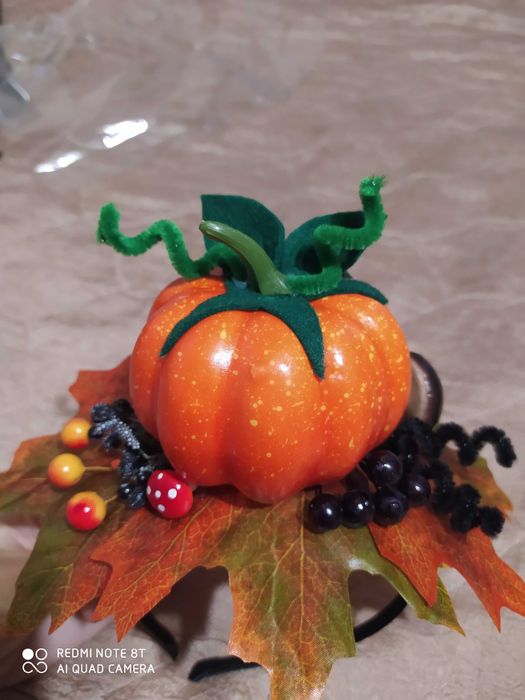 Жіночий обруч до свята Осені з гарбузом