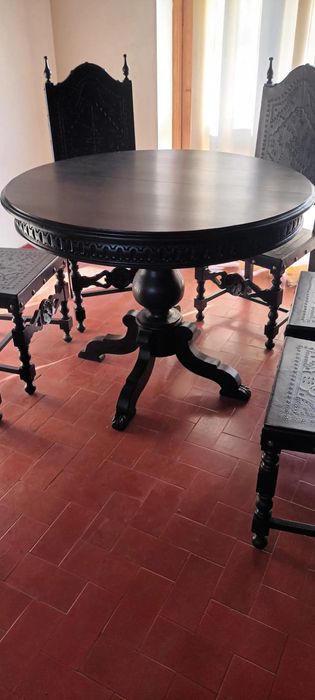 Conjunto de mesa e 6 cadeiras
