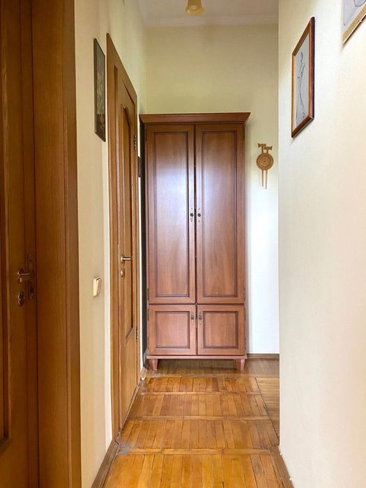 продам 2-х кімнатну сталінку з гарним ремонтом вул.Богоутівська 36