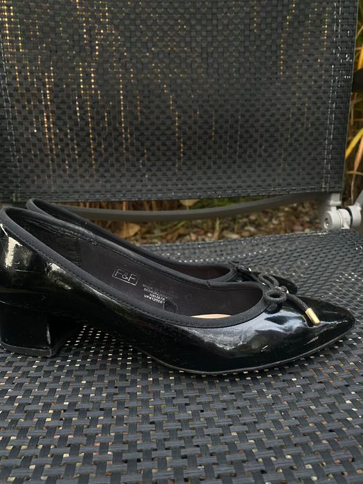Buty na obcasie lakierowane