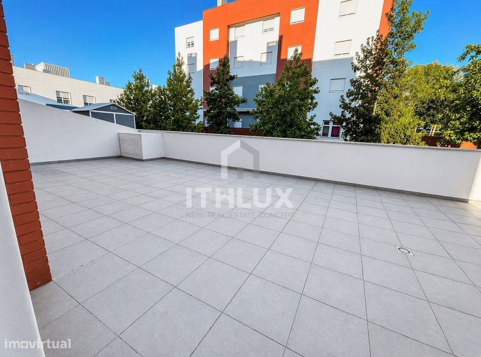 Apartamento T2 com Suíte e Terraço Privativo de 60 m² — Urbanização Ca