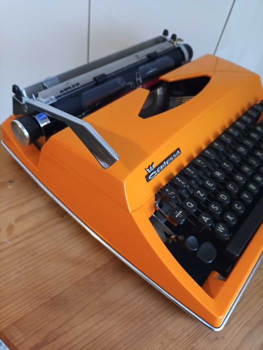 Máquina de escrever Adler Contessa