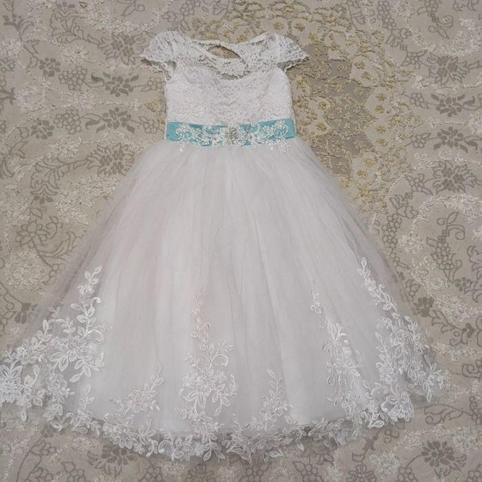 Сукня на дівчинку святкова
