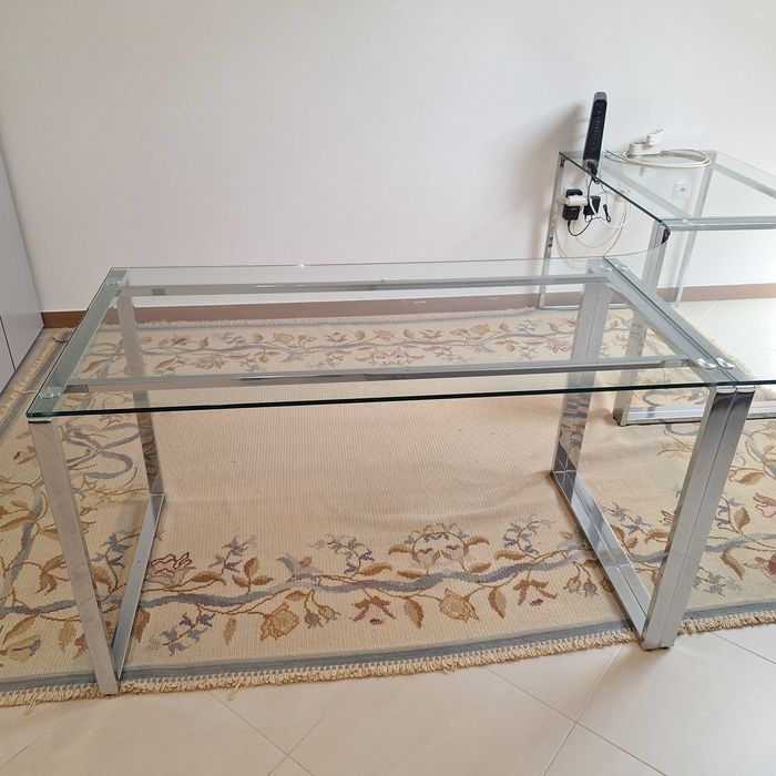 Mesa de escritório funcional e moderna