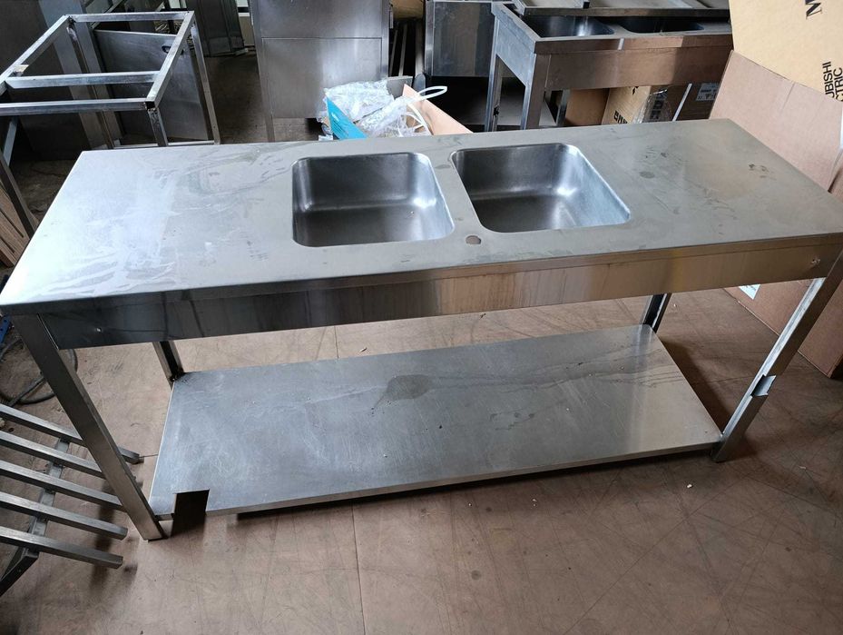 Movel em inox com dois pios